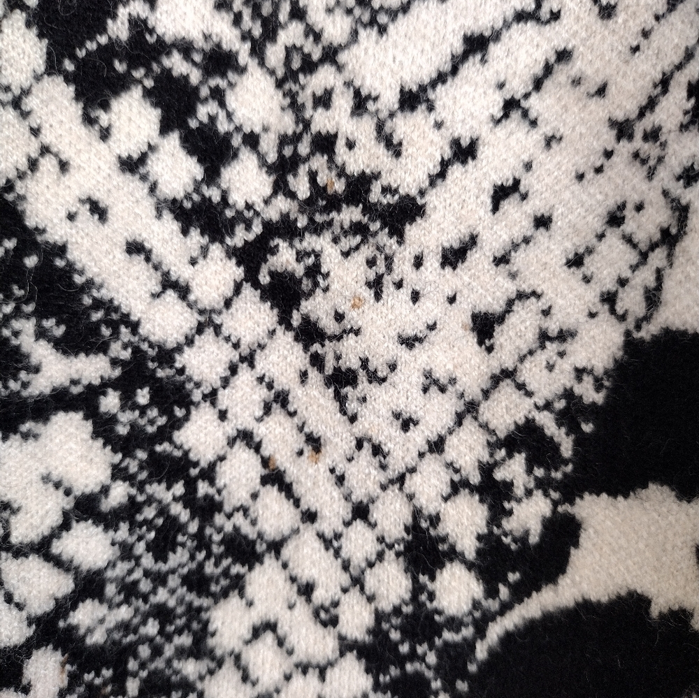 Guess Tamelia Black Cream Animal Print Cropped Sweater Size Large - Picture 15 of 15